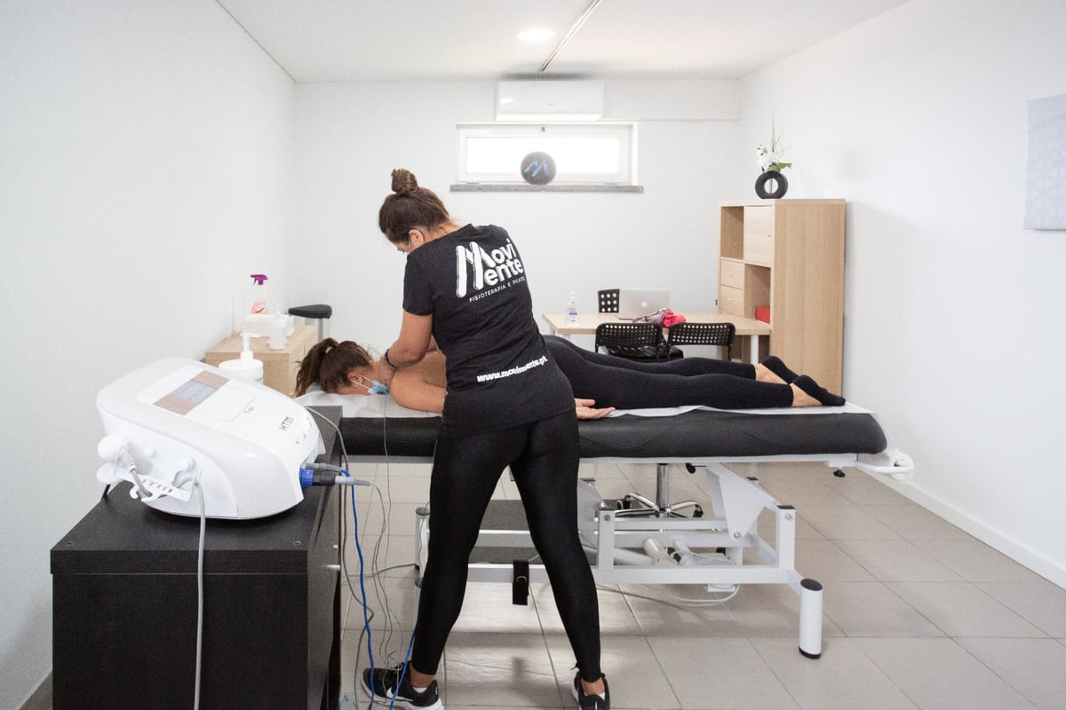 Sessão de fisioterapia dermatofuncional na MoviMente Estética Viseu